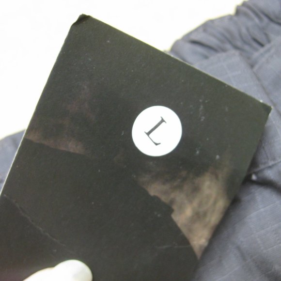 NWT Outdoor Equipment gray cargo shorts L large - Picture 9 of 9